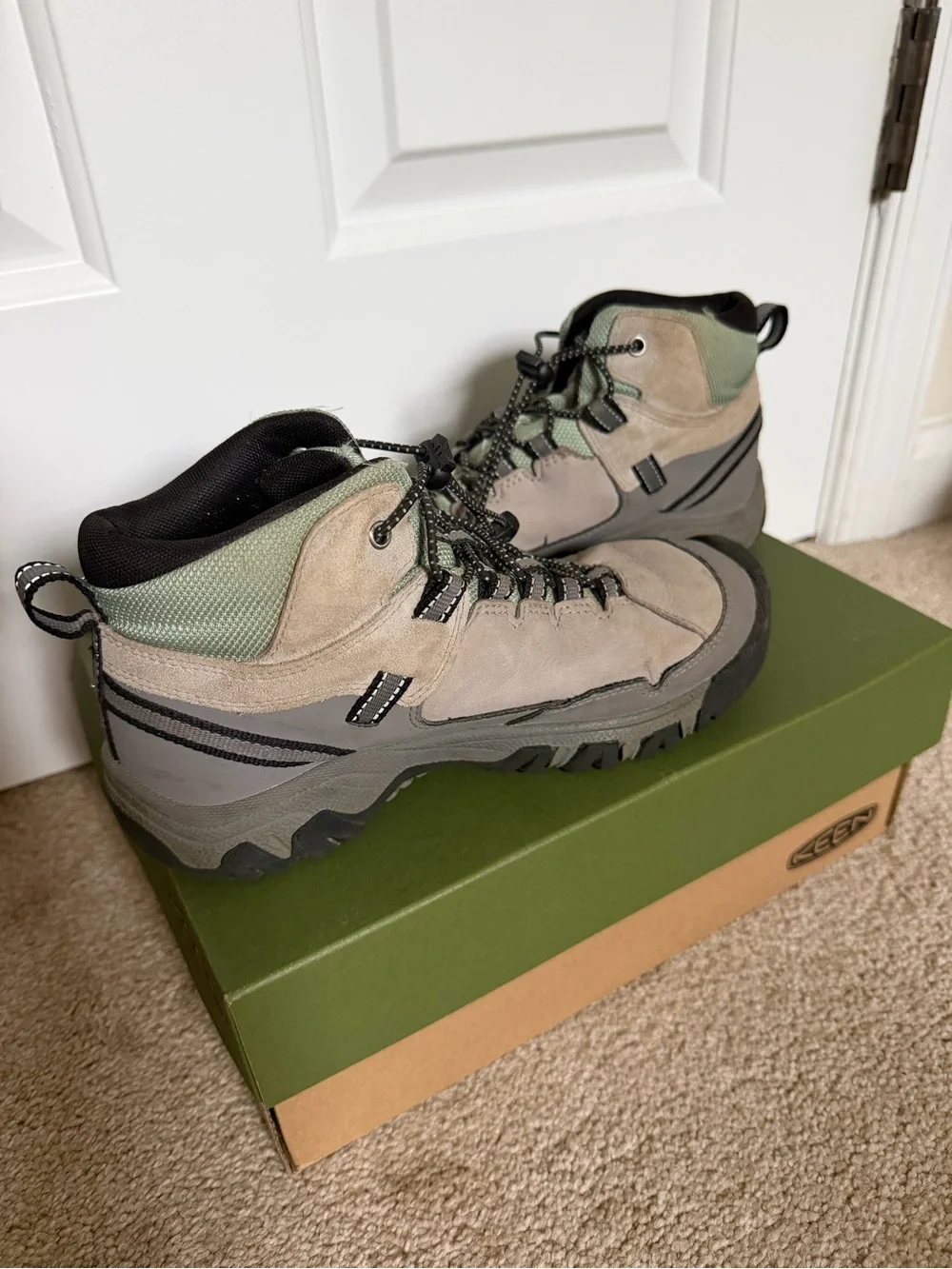 Keen kids hiking